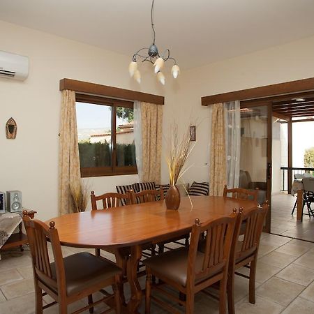 Villa Natasha Coral Bay Exterior photo
