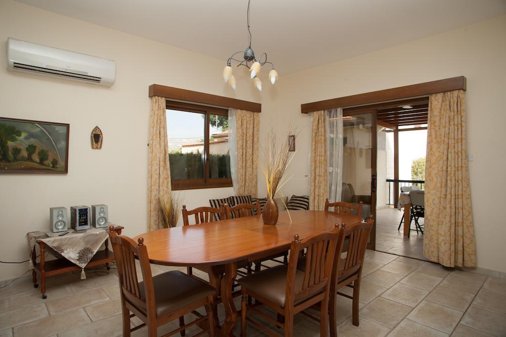 Villa Natasha Coral Bay Exterior photo