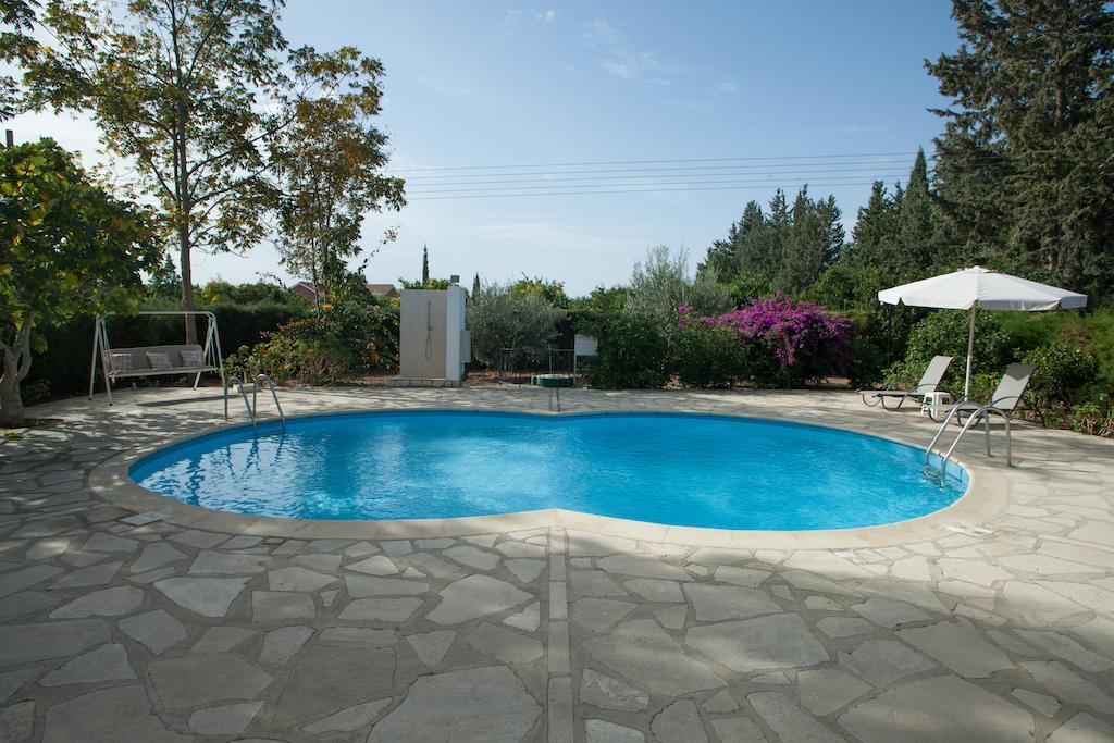 Villa Natasha Coral Bay Exterior photo