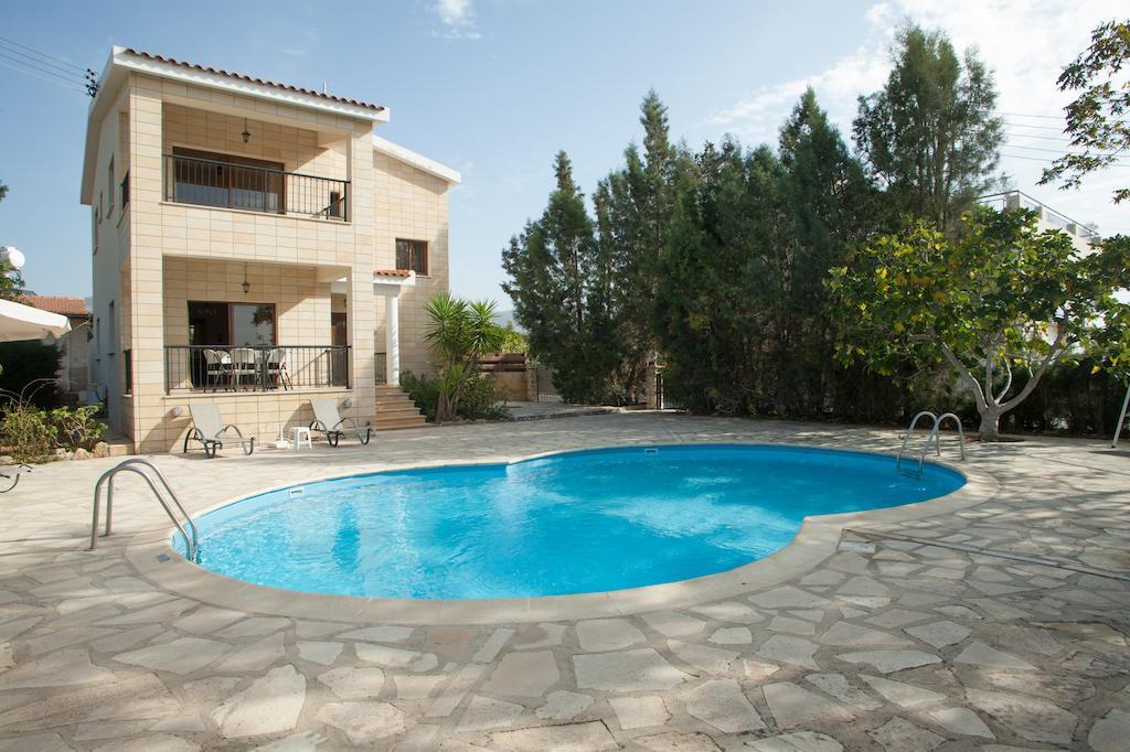 Villa Natasha Coral Bay Exterior photo