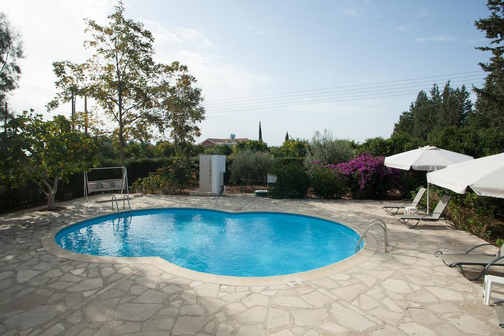 Villa Natasha Coral Bay Exterior photo
