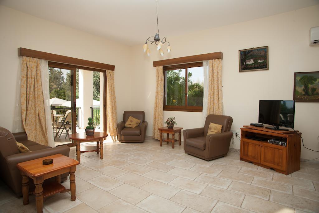 Villa Natasha Coral Bay Exterior photo
